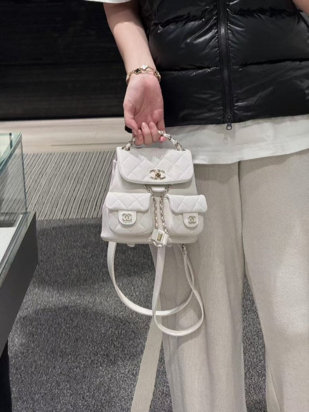 Classic CHANEL bag: A Stylish and Versatile Choice for Elegance
